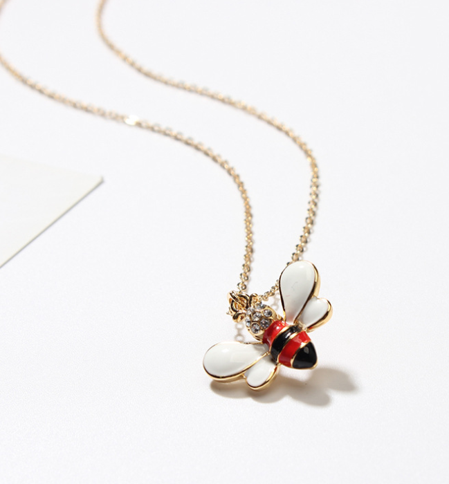 Collier de bijoux d'été, pendentif abeille clouté