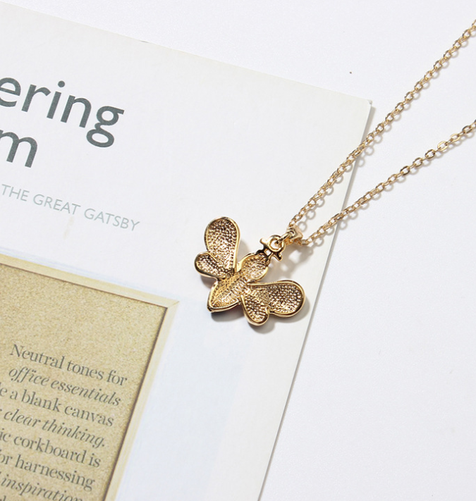 Collier de bijoux d'été, pendentif abeille clouté