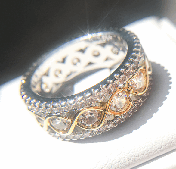 Elegant zircon ring