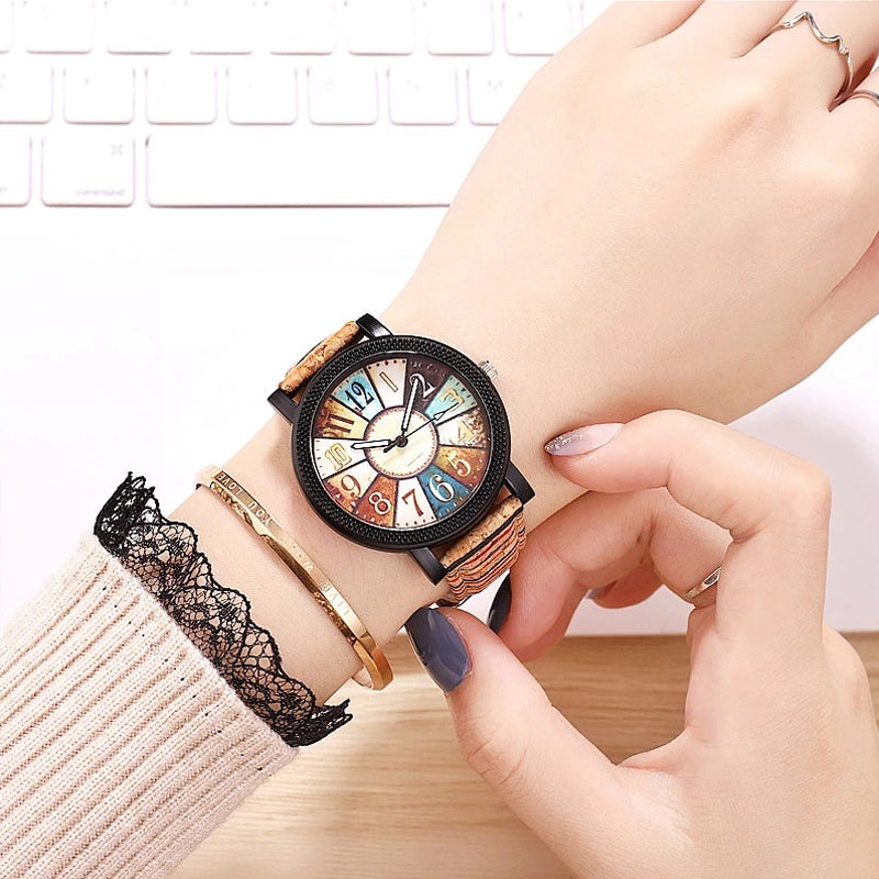 Reloj de pulsera antiguo para mujer.